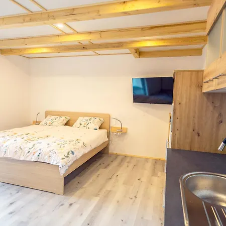 Apartma Pr' Bavnc Lesce (Upper Carniola)