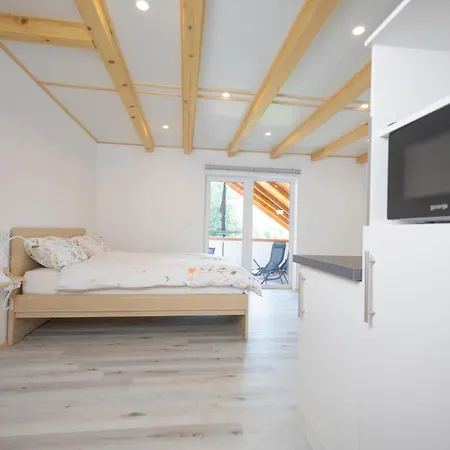 Apartma Pr' Bavnc דירה *